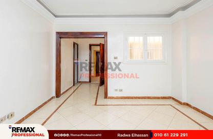 Apartment - 2 Bedrooms - 2 Bathrooms for sale in Aziz Kaheel St. - Tharwat - Hay Sharq - Alexandria