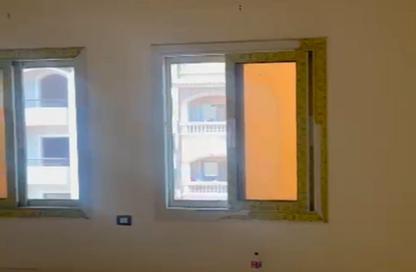 Apartment - 3 Bedrooms - 2 Bathrooms for rent in Abou El Houl - New Cairo City - Cairo