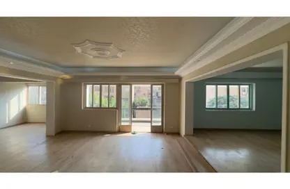 شقة - 3 غرف نوم - 2 حمامات للايجار في شارع الدكتور محمود حب الله - المنطقة الثامنة - مدينة نصر - القاهرة