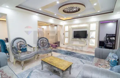 Apartment - 3 Bedrooms - 1 Bathroom for sale in Khaled Ibn Al Walid St. - Miami - Hay Awal El Montazah - Alexandria