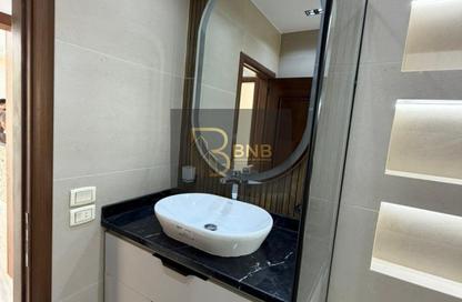 Apartment - 2 Bedrooms - 2 Bathrooms for rent in Lake View Residence - 5th Settlement Compounds - The 5th Settlement - New Cairo City - Cairo