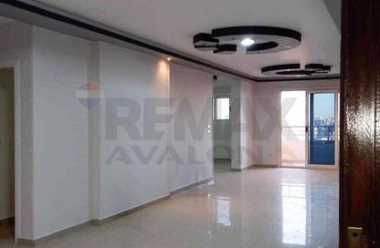Apartment - 3 Bedrooms - 2 Bathrooms for sale in Khaled Ibn Al Walid St. - Miami - Hay Awal El Montazah - Alexandria