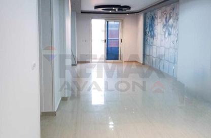Apartment - 3 Bedrooms - 2 Bathrooms for sale in Khaled Ibn Al Walid St. - Miami - Hay Awal El Montazah - Alexandria