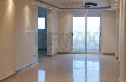 Apartment - 3 Bedrooms - 2 Bathrooms for sale in Khaled Ibn Al Walid St. - Miami - Hay Awal El Montazah - Alexandria