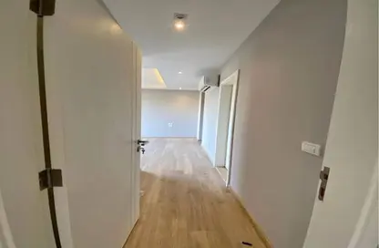 شقة - 3 غرف نوم - 3 حمامات للبيع في فيلدج ويست - كمبوندات الشيخ زايد - الشيخ زايد - الجيزة