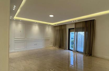 شقة - 3 غرف نوم - 3 حمامات للايجار في ذا كورت ياردز - كمبوندات الشيخ زايد - الشيخ زايد - الجيزة