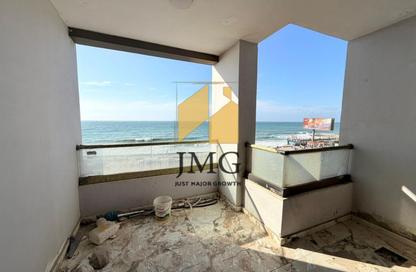 Apartment - 3 Bedrooms - 3 Bathrooms for sale in Al Geish Road - Camp Chezar - Hay Wasat - Alexandria