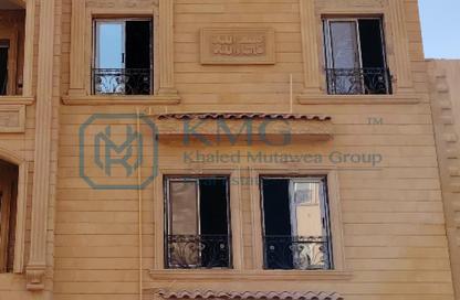Apartment - 2 Bedrooms - 1 Bathroom for sale in Al Gezira St. - South Investors Area - New Cairo City - Cairo