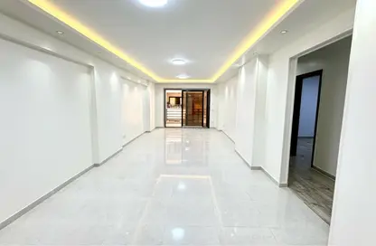 شقة - 3 غرف نوم - 3 حمامات للايجار في فالوري انطونيادس - سموحة - حي شرق - الاسكندرية