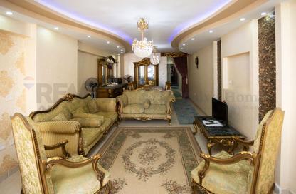 شقة - 3 غرف نوم - 2 حمامات للبيع في سان ستيفانو - حي شرق - الاسكندرية
