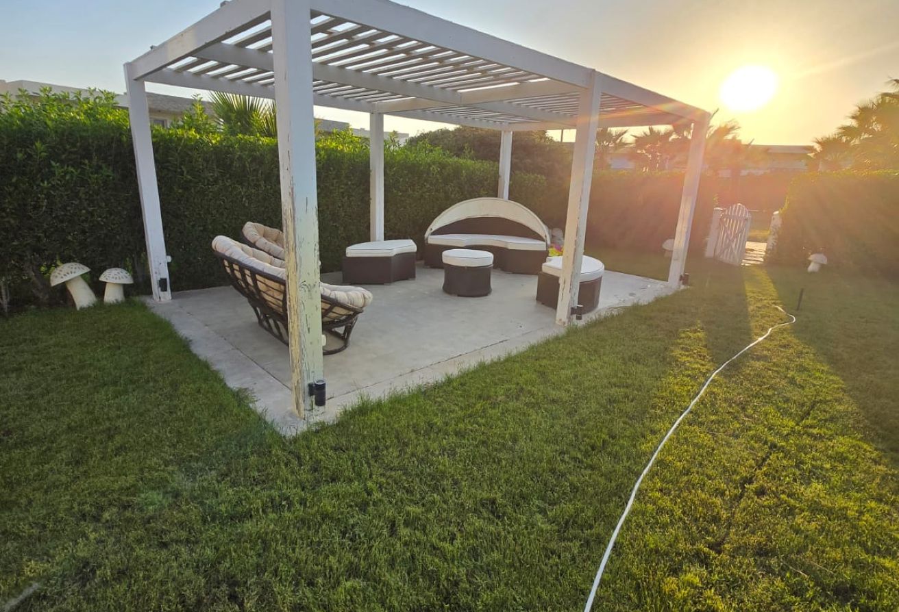Twin House In Amwaj Prime Location For Sale thumbnail