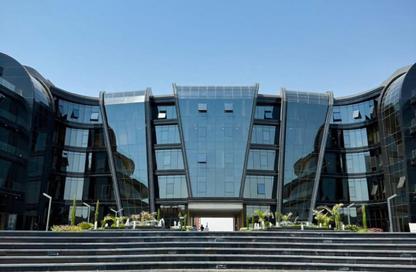 Office Space - Studio - 6 Bathrooms for rent in Golden Gate - South Teseen St. - The 5th Settlement - New Cairo City - Cairo