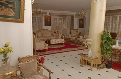 شقة - 4 غرف نوم - 3 حمامات للبيع في شارع يس راغب - المنطقة الثامنة - مدينة نصر - القاهرة