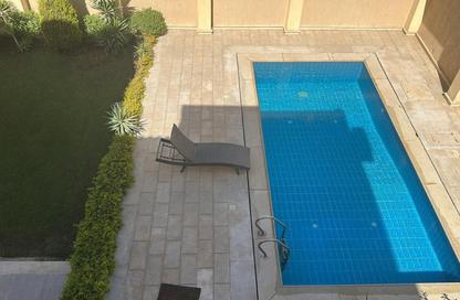 فيلا - 6 - 7 للبيع في كمبوند ريحانة - طريق الواحات - مدينة 6 أكتوبر - الجيزة