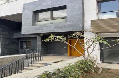 Villa - 5 Bedrooms - 5 Bathrooms for sale in Royal Meadows - Sheikh Zayed Compounds - Sheikh Zayed City - Giza