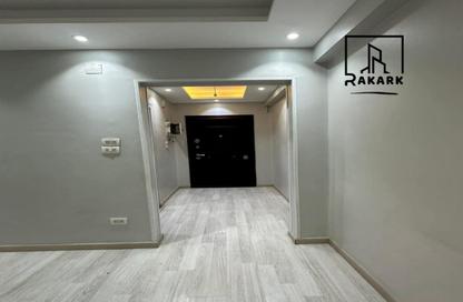 Apartment - 3 Bedrooms - 1 Bathroom for rent in Al Hegaz St. - Roxy - Heliopolis - Masr El Gedida - Cairo