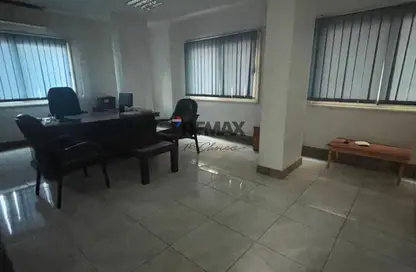 معرض - استوديو - 8 حمامات للبيع في شارع العروبه - الكوربة - مصر الجديدة - القاهرة