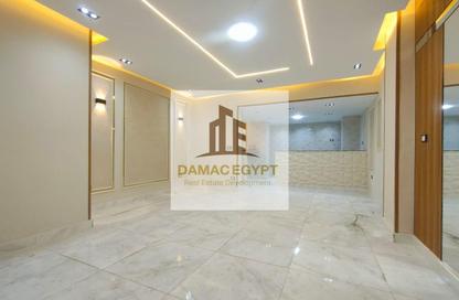 Apartment - 2 Bedrooms - 1 Bathroom for sale in Al Mehwar Al Markazi - 1st District - 6 October City - Giza Apartment - 2 Bedrooms - 1 Bathroom for sale in Al Mehwar Al Markazi - 1st District - 6 October City - Giza