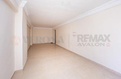 Apartment - 3 Bedrooms - 2 Bathrooms for sale in Port Said St. - Sporting - Hay Sharq - Alexandria