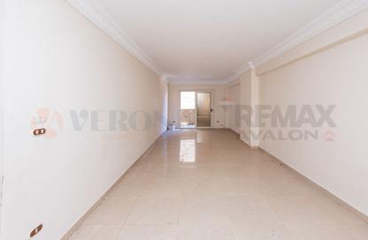 Apartment - 3 Bedrooms - 2 Bathrooms for sale in Port Said St. - Sporting - Hay Sharq - Alexandria