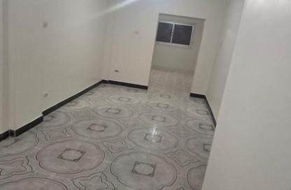 Apartment - 2 Bedrooms - 1 Bathroom for sale in Hassan Ma'moon St. - 6th Zone - Nasr City - Cairo