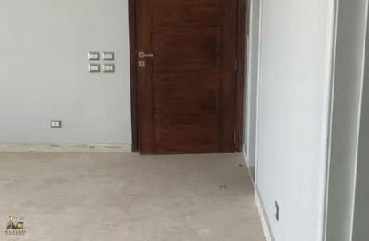 Apartment - 2 - 2 for sale in Palm Hills Village Gate - South Investors Area - New Cairo City - Cairo