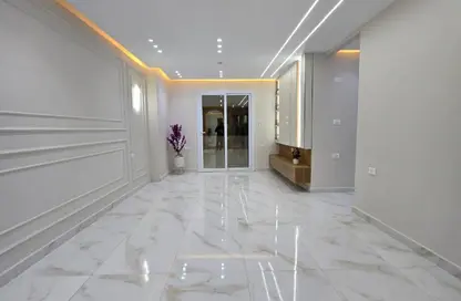 شقة - 3 غرف نوم - 2 حمامات للبيع في البوابة الرابعة القديمة - حورس - حدائق الاهرام - الجيزة