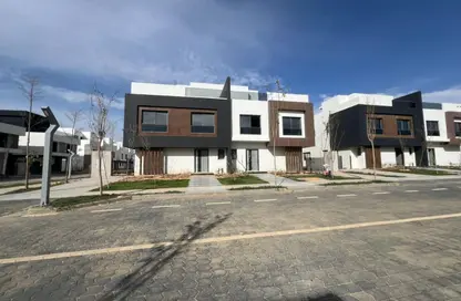 Townhouse - 4 Bedrooms - 4 Bathrooms for sale in Sun Capital - Fayoum Desert road - 6 October City - Giza