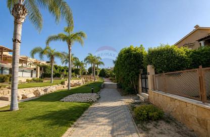 Townhouse - 4 Bedrooms - 2 Bathrooms for sale in Royal Meadows - Sheikh Zayed Compounds - Sheikh Zayed City - Giza