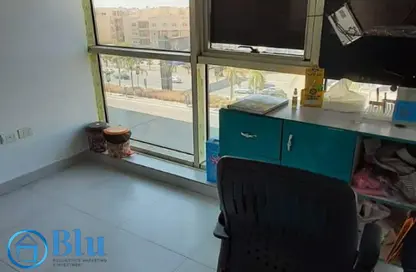 مساحات مكتبية - استوديو - 2 حمامات للبيع في نورث بلاس مول - شارع التسعين الشمالي - التجمع الخامس - مدينة القاهرة الجديدة - القاهرة