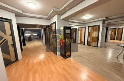 محل تجاري - استوديو - 3 حمامات للايجار في شارع الدكتور حسن الشريف - المنطقة الثامنة - مدينة نصر - القاهرة