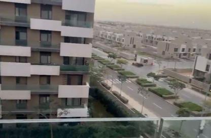 شقة - 2 غرف نوم - 2 حمامات للبيع في كمبوند البروج - كمبوندات الشروق - مدينة الشروق - القاهرة