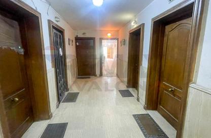 Apartment - 3 Bedrooms - 2 Bathrooms for sale in Omar Al Mokhtar St. - Janaklees - Hay Sharq - Alexandria