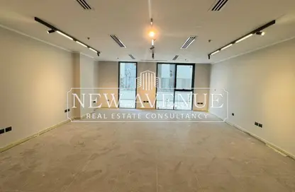 Office Space - 2 Bedrooms - 1 Bathroom for rent in Hyde Park Business District Mall - South Teseen St. - The 5th Settlement - New Cairo City - Cairo