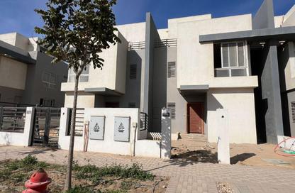 Villa - 4 Bedrooms - 4 Bathrooms for sale in Hyde Park Central - The 6th Settlement - New Cairo City - Cairo