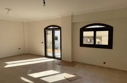 Apartment - 3 Bedrooms - 2 Bathrooms for rent in Area D - Ganoob El Acadimia - New Cairo City - Cairo