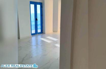 شقة - 2 غرف نوم - 2 حمامات للايجار في شارع بورسعيد - الشاطبي - حي وسط - الاسكندرية