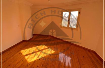 Apartment - 3 Bedrooms - 2 Bathrooms for rent in Albert Al Awal St. - Smouha - Hay Sharq - Alexandria Apartment - 3 Bedrooms - 2 Bathrooms for rent in Albert Al Awal St. - Smouha - Hay Sharq - Alexandria