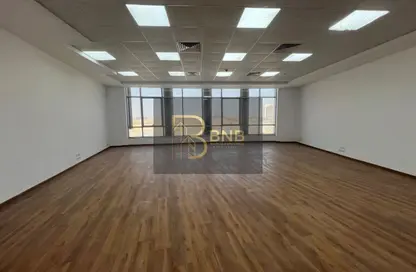 مساحات مكتبية - 4 غرف نوم - 2 حمامات للبيع في شارع التسعين الجنوبي - التجمع الخامس - مدينة القاهرة الجديدة - القاهرة