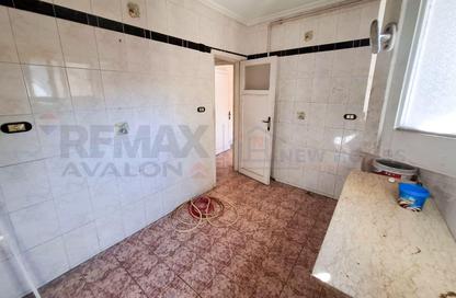 Apartment - 2 Bedrooms - 1 Bathroom for sale in Smouha - Hay Sharq - Alexandria