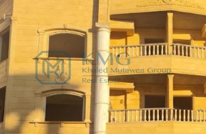 Apartment - 3 Bedrooms - 3 Bathrooms for sale in Omar Makram St. - Al Narges 6 - Al Narges - New Cairo City - Cairo
