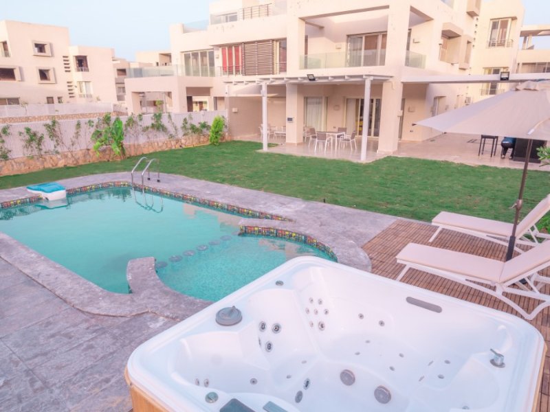 3BR Chalet | Private Pool | Hacienda Bay thumbnail