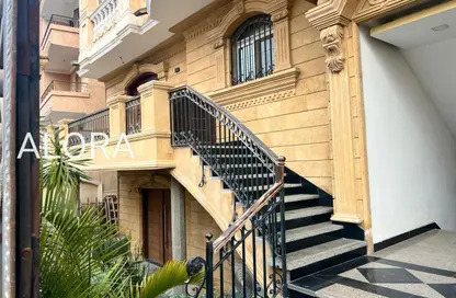 Office Space - 3 Bedrooms - 2 Bathrooms for rent in Al Hekma St. - Sheikh Zayed City - Giza