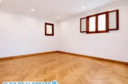 Apartment - 3 Bedrooms - 1 Bathroom for rent in Abo Qir St. - Sporting - Hay Sharq - Alexandria