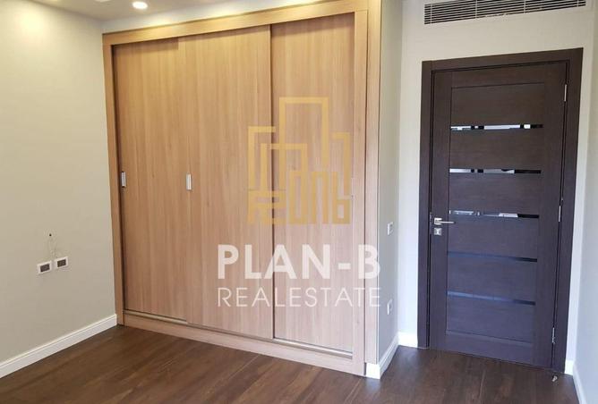 82101643 - Property Image 2