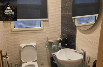 Townhouse - 5 Bedrooms - 5 Bathrooms for sale in New Giza - Cairo Alexandria Desert Road - 6 October City - Giza