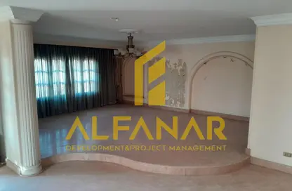 شقة - 3 غرف نوم - 2 حمامات للبيع في شارع ذاكر حسين - الحديقة الدولية - الحي السابع - مدينة نصر - القاهرة