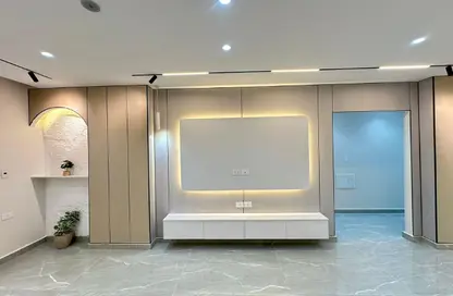 شقة - 3 غرف نوم - 2 حمامات للبيع في البوابة الاولي - خوفو - حدائق الاهرام - الجيزة