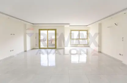 شقة - 3 غرف نوم - 2 حمامات للبيع في جليم - حي شرق - الاسكندرية