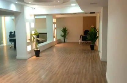 مساحات مكتبية - 8 غرف نوم - 4 حمامات للايجار في شارع الدكتور حسن الشريف - المنطقة الثامنة - مدينة نصر - القاهرة